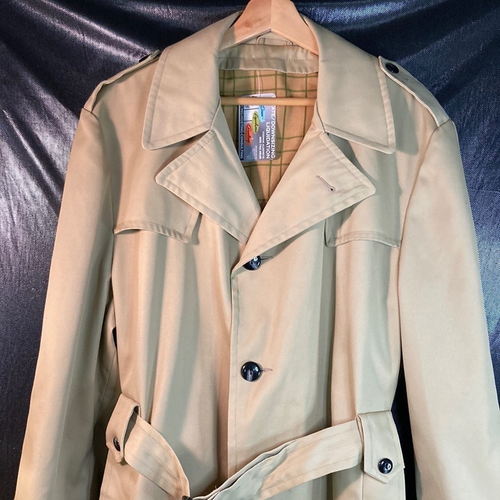 Vintage Lord Forecaster Courier Trench coat. 44L.  Excellent condition. No liner